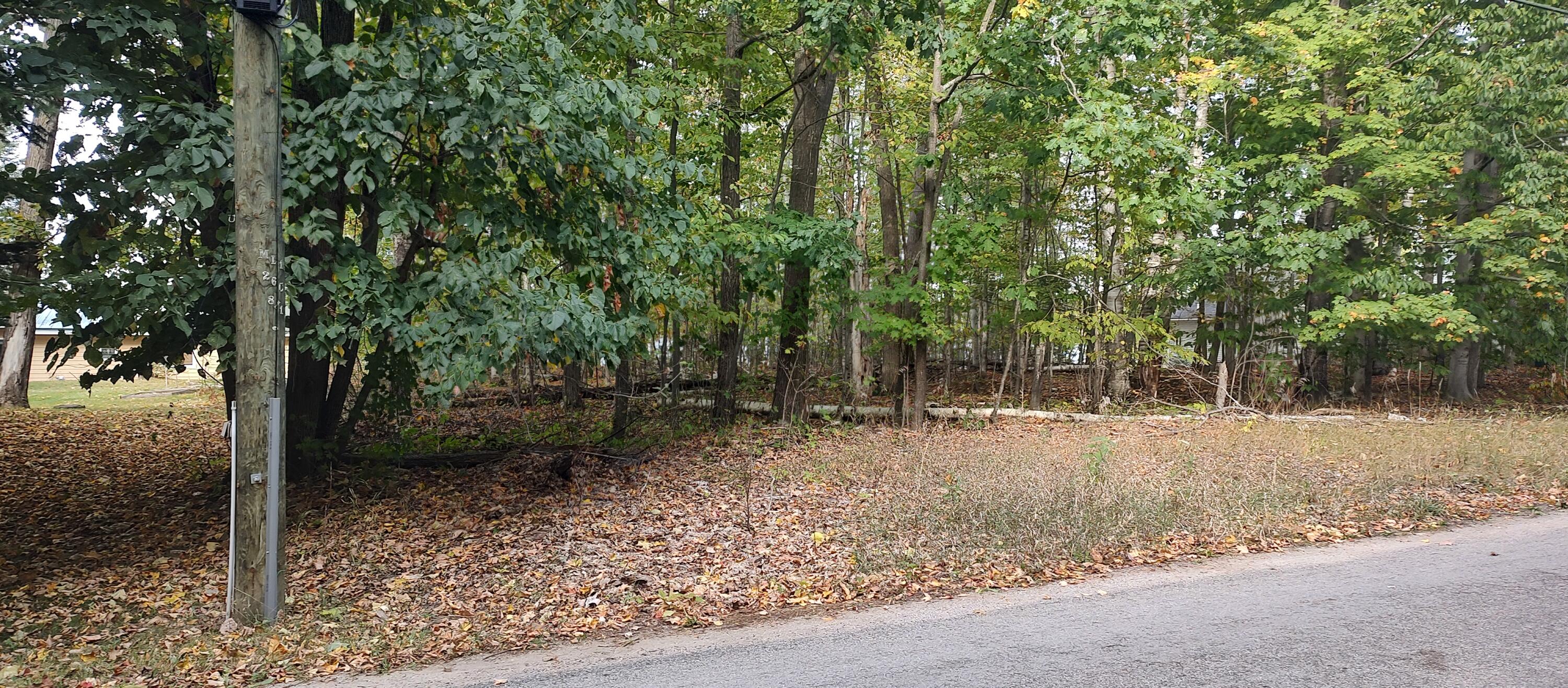 4682&4688 Hiawatha Drive