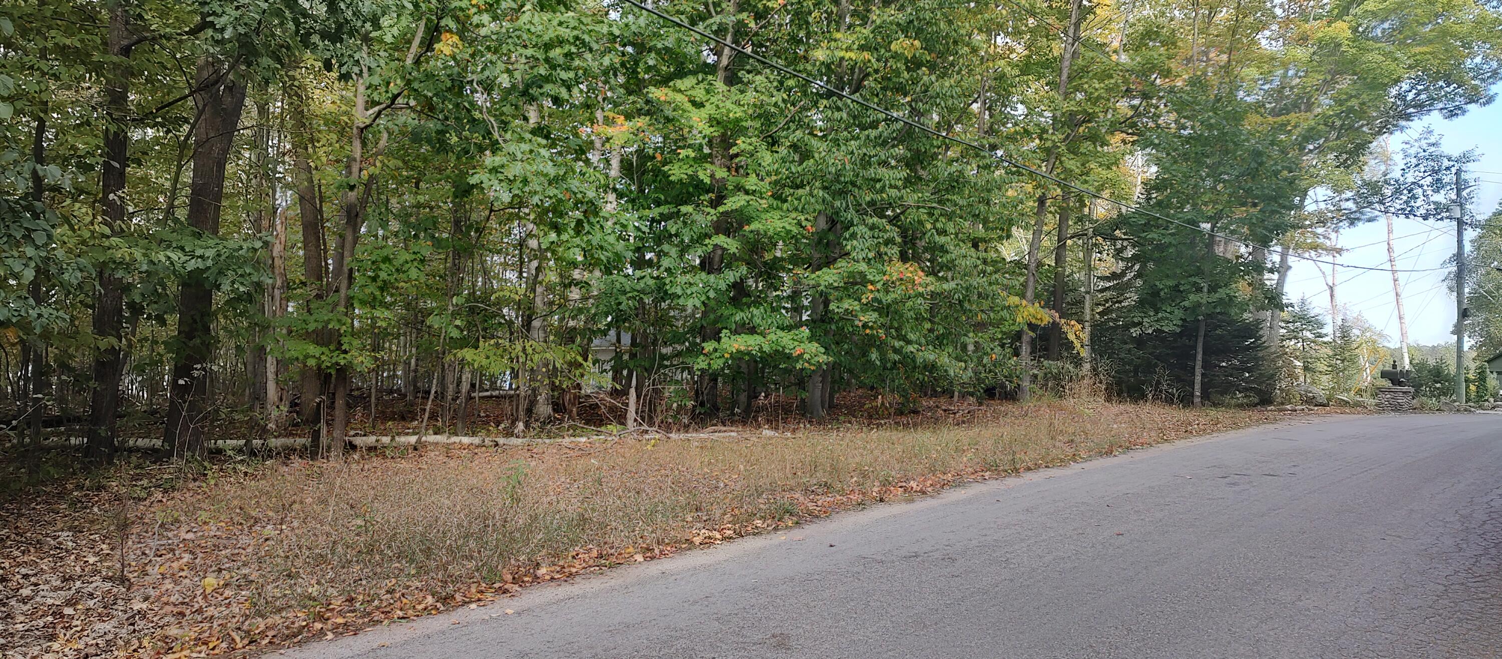 4682&4688 Hiawatha Drive