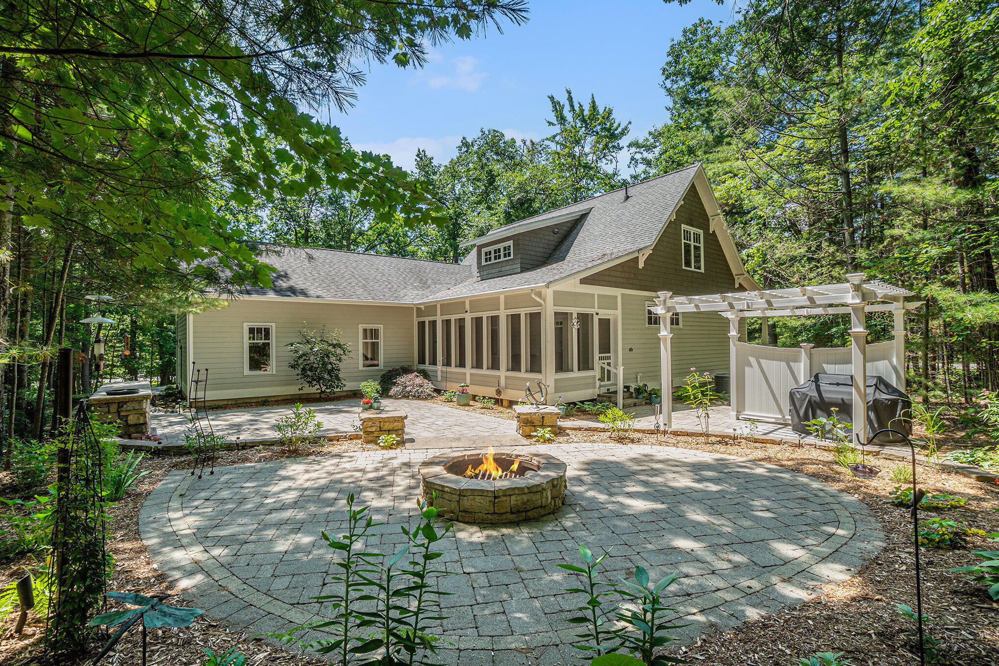 6986 Chippewa Trail