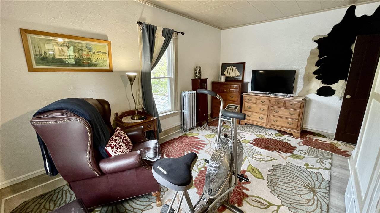 112 W Upright Street