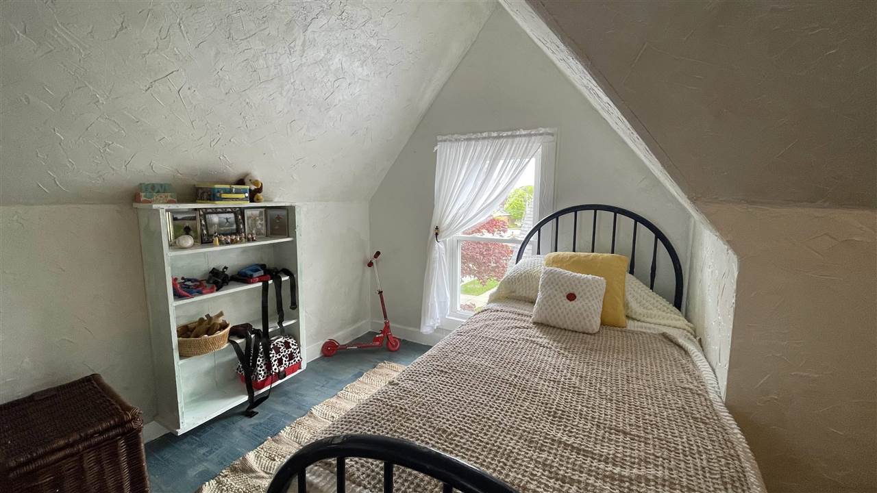 112 W Upright Street