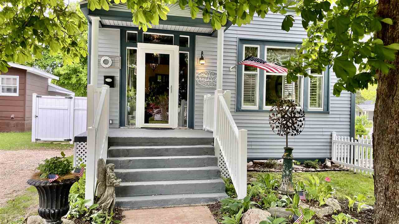 112 W Upright Street