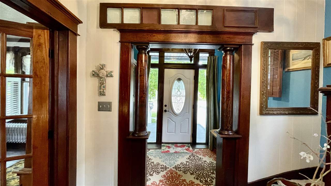 112 W Upright Street