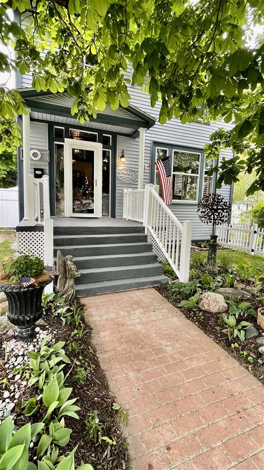 112 W Upright Street
