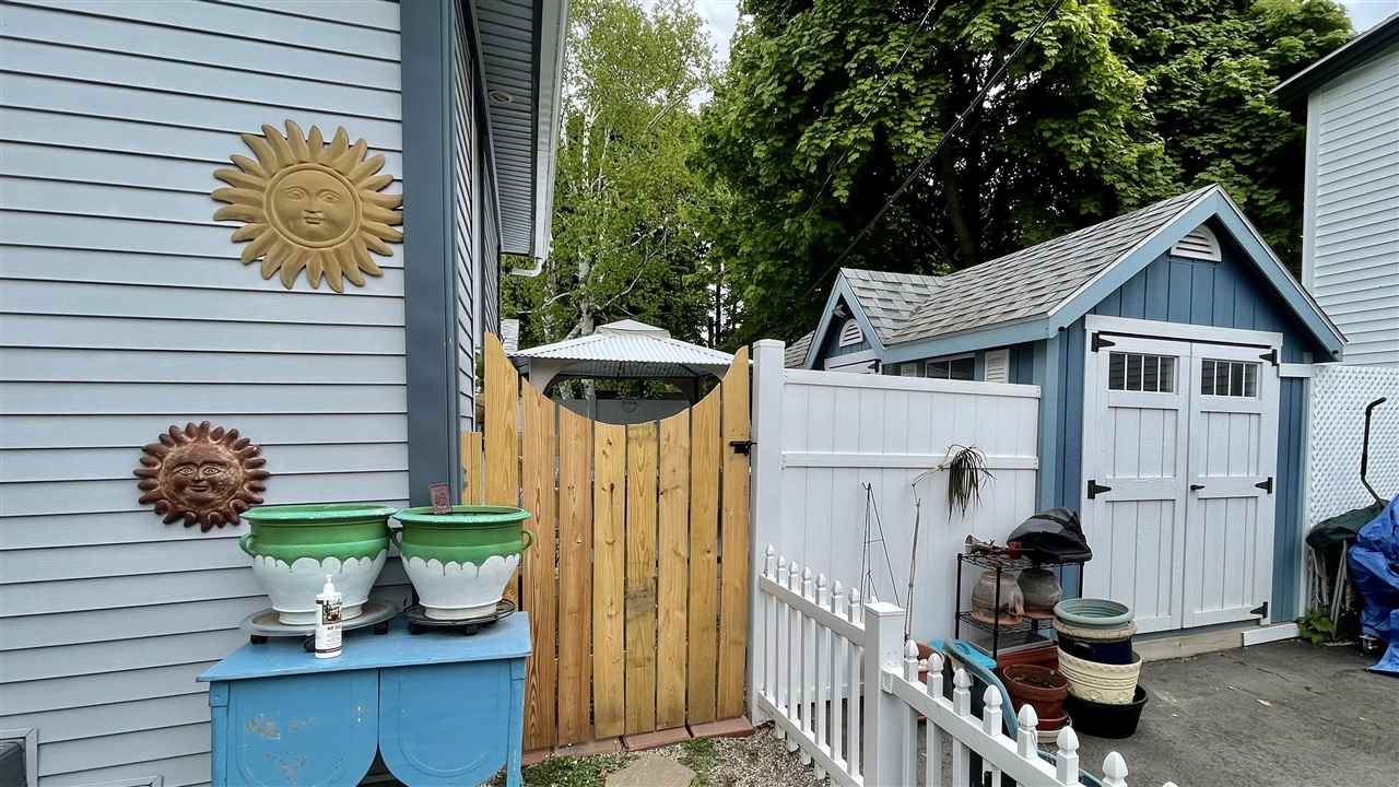 112 W Upright Street