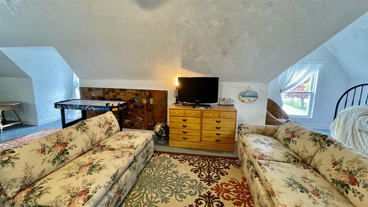 112 W Upright Street
