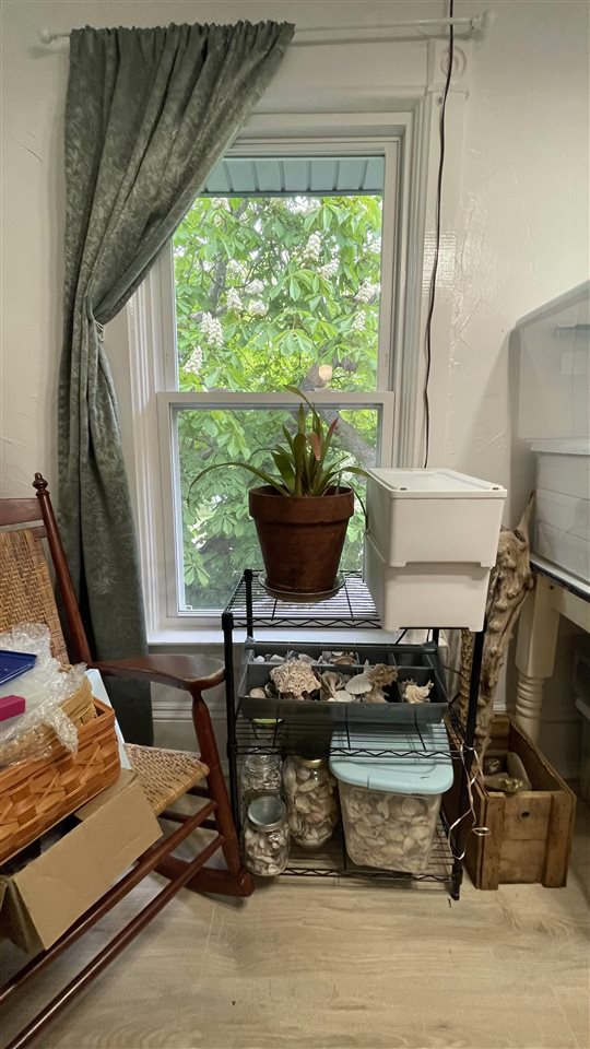 112 W Upright Street