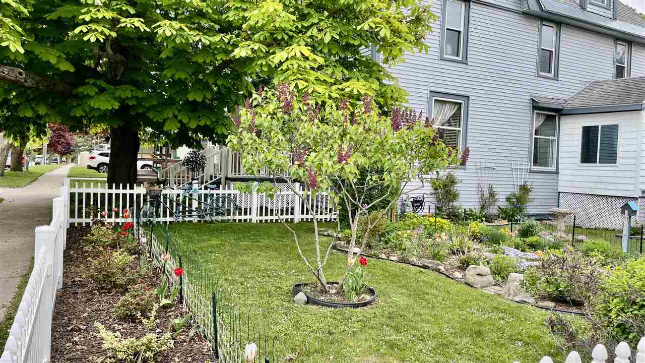 112 W Upright Street
