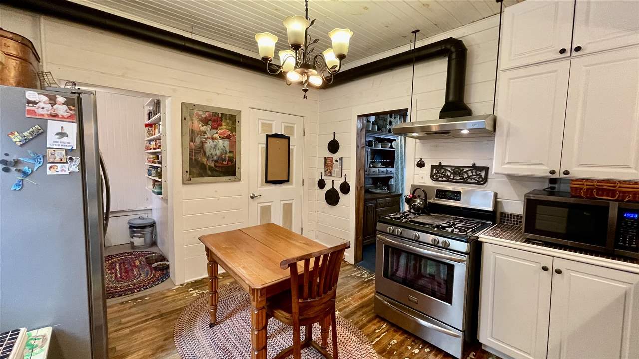 112 W Upright Street