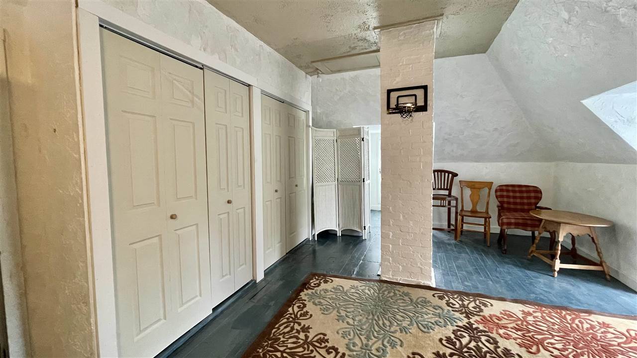 112 W Upright Street