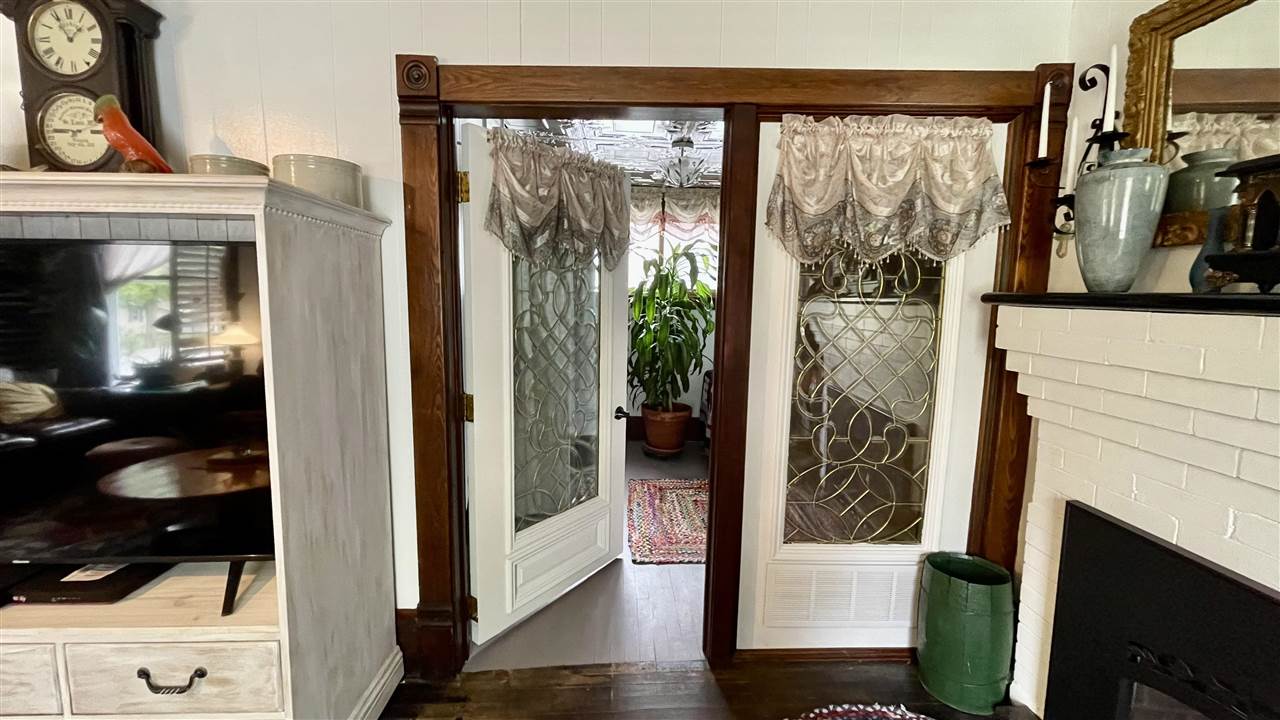 112 W Upright Street