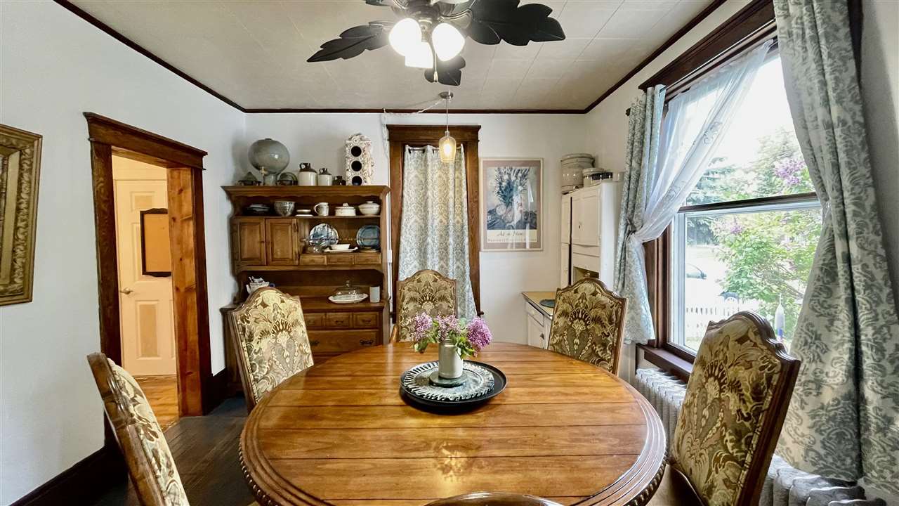 112 W Upright Street