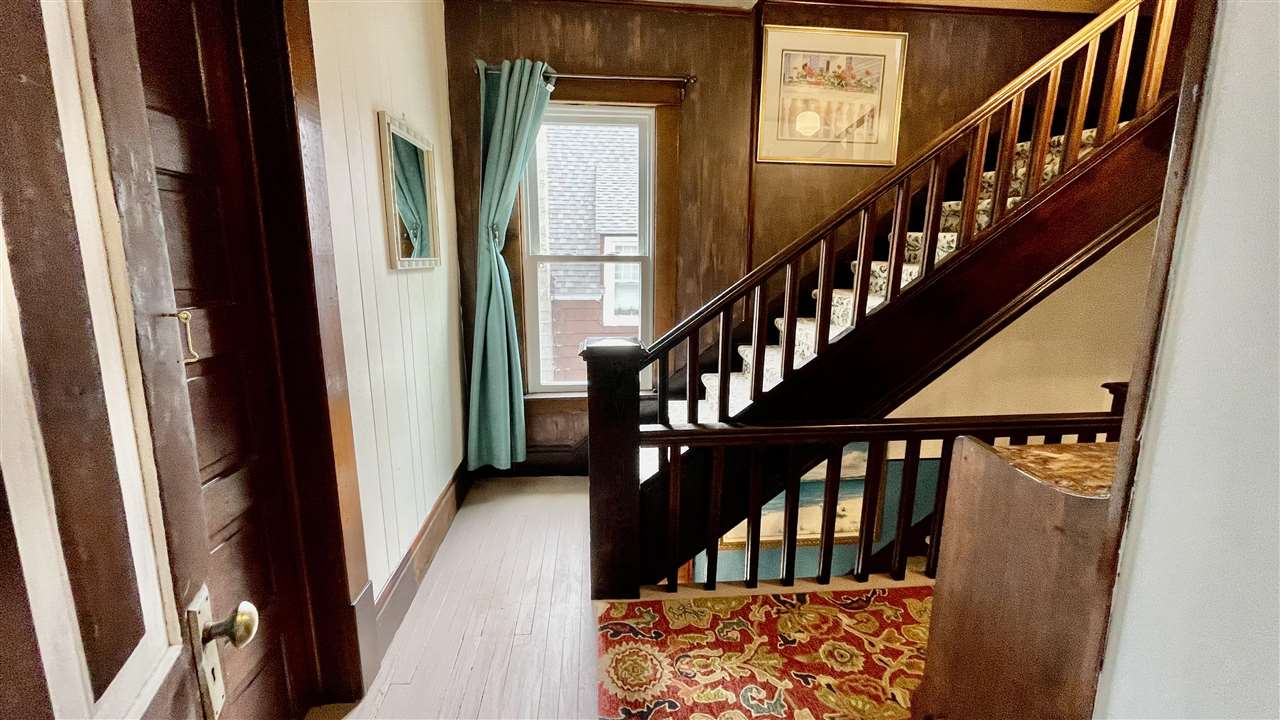 112 W Upright Street