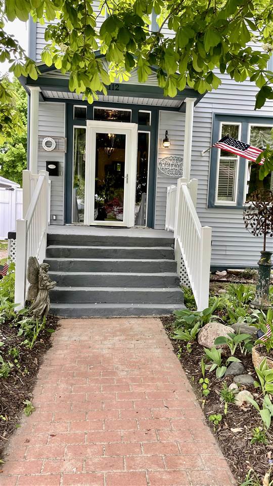 112 W Upright Street