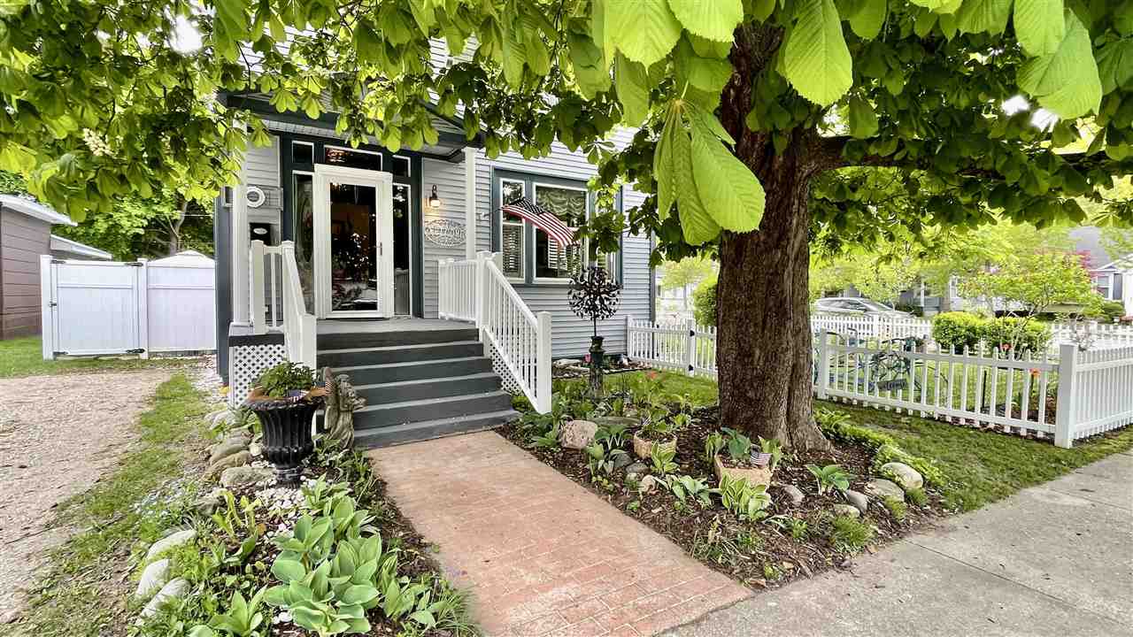 112 W Upright Street