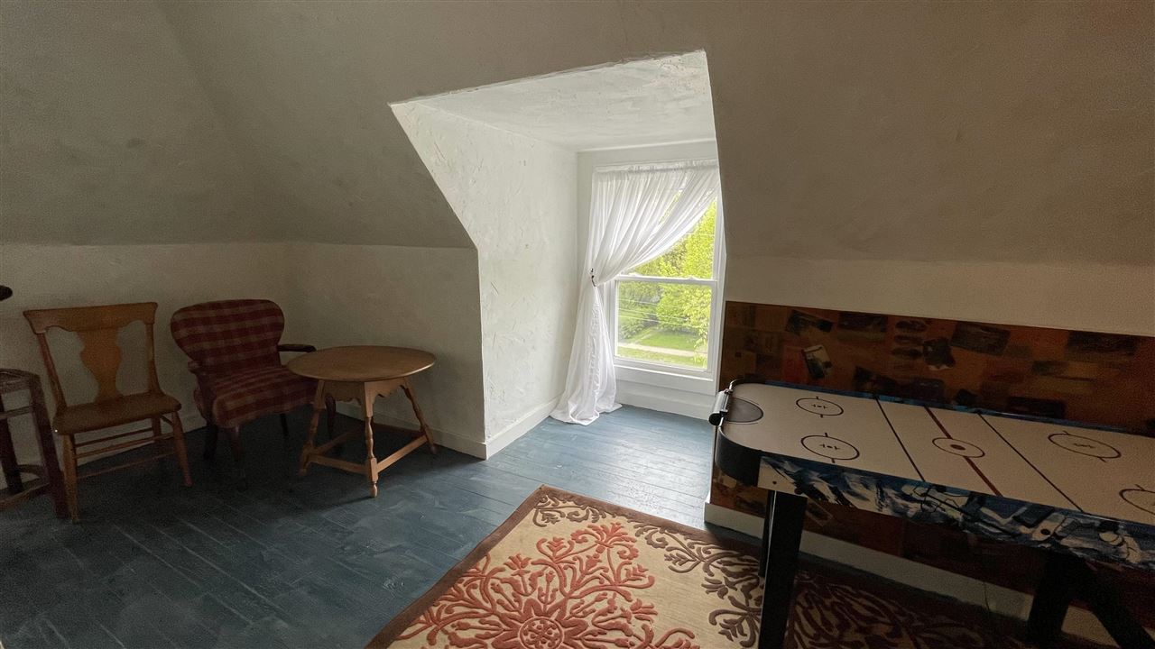 112 W Upright Street