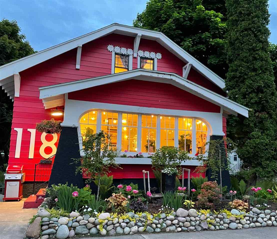 118 E Hurlbut Avenue