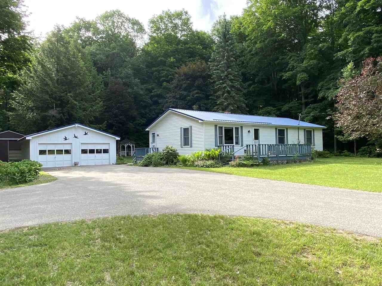 932 Pleasant Valley Road