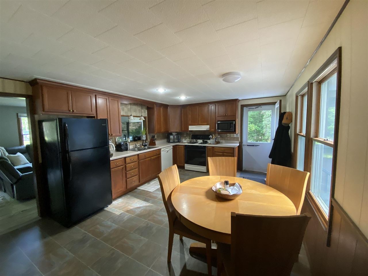 932 Pleasant Valley Road