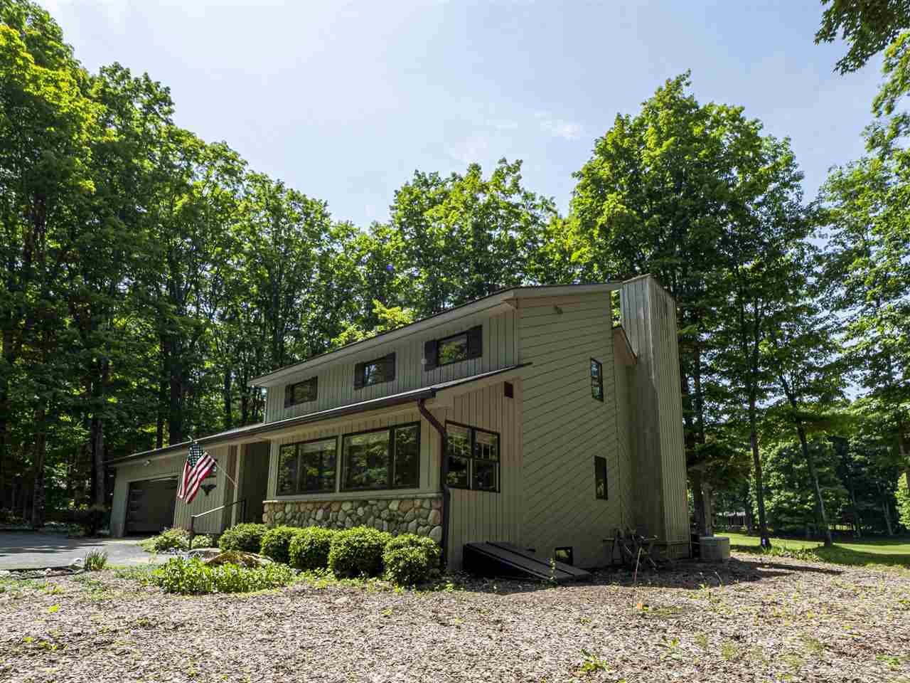 2364 Pinecrest