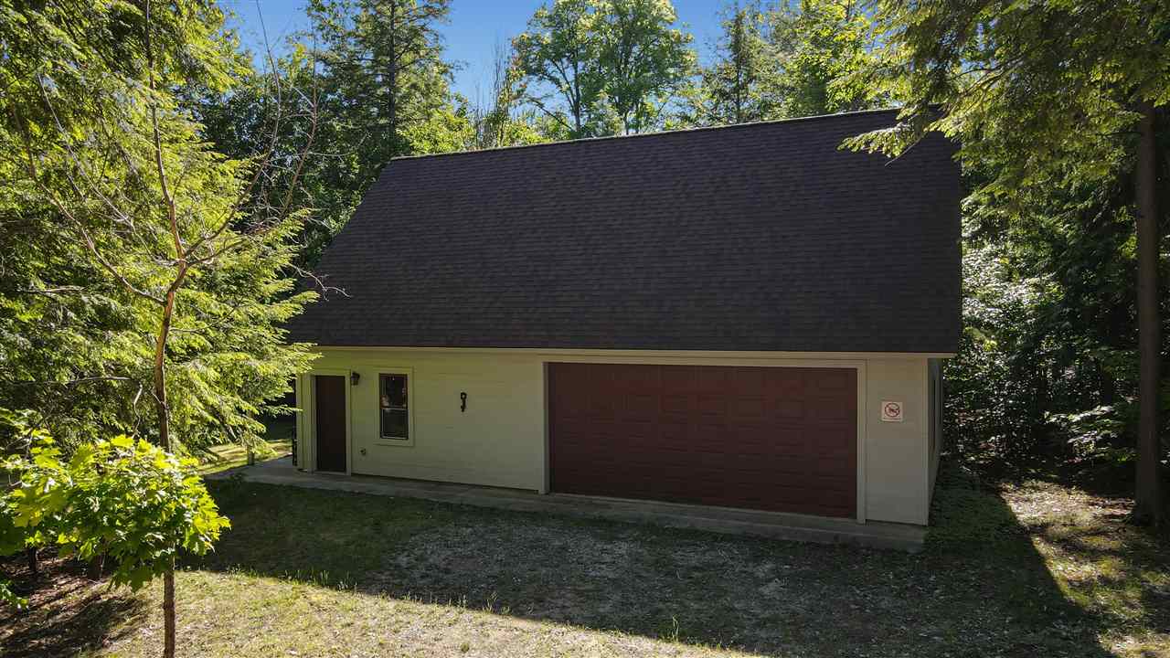 10810 Northwoods Shores