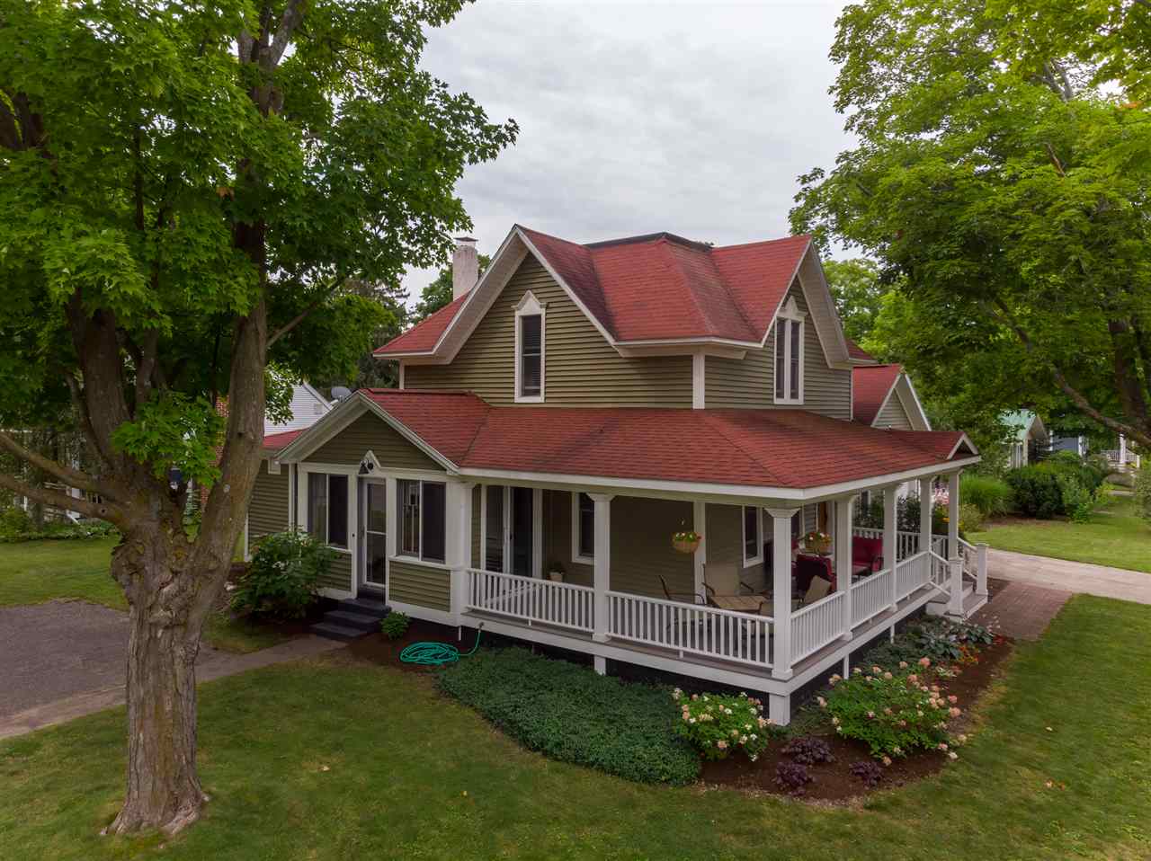 302 W Hurlbut Street