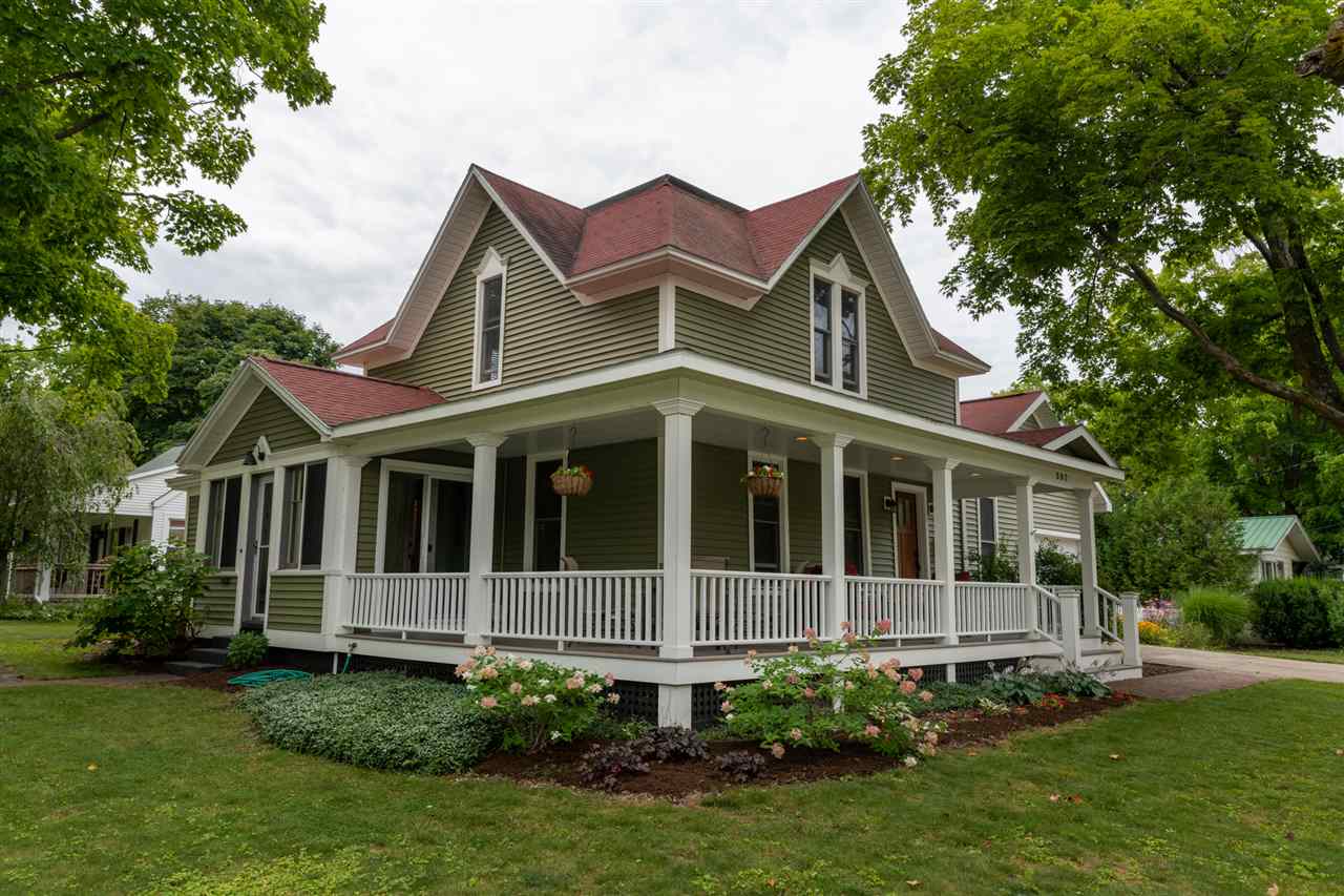 302 W Hurlbut Street