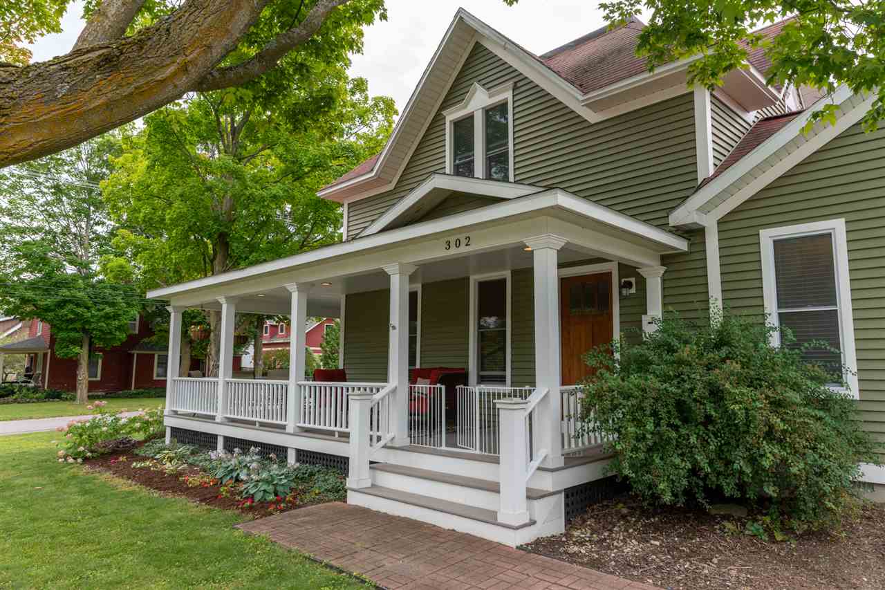 302 W Hurlbut Street