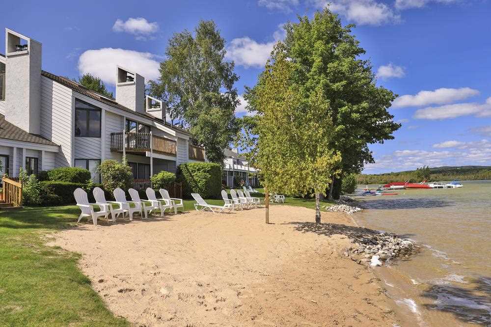 3440 N Lakeside Drive Unit: 61