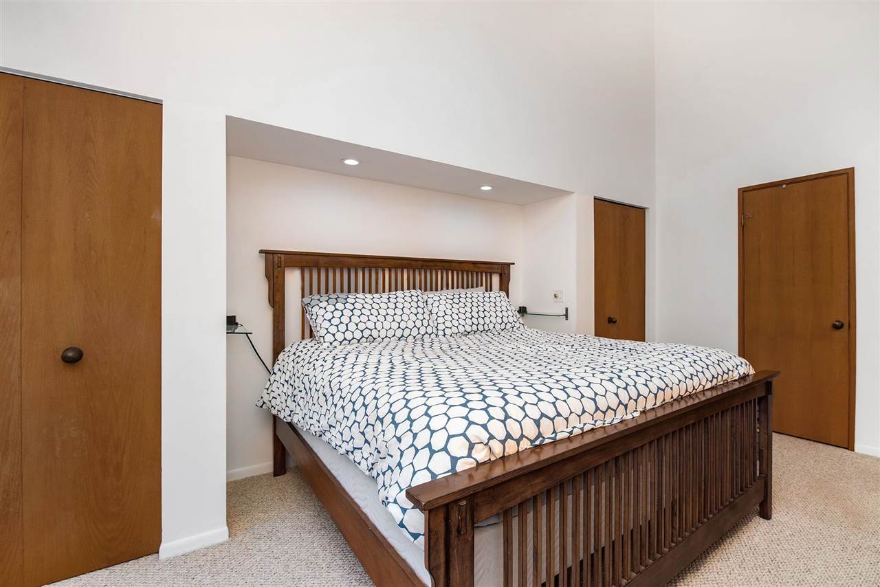 3440 N Lakeside Drive Unit: 61