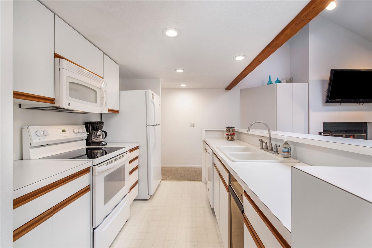3440 N Lakeside Drive Unit: 61