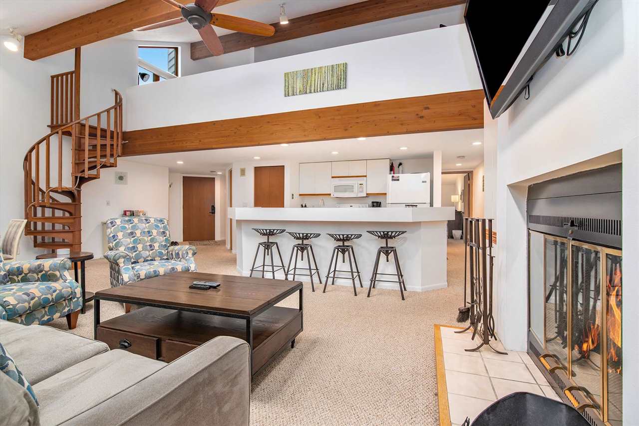 3440 N Lakeside Drive Unit: 61