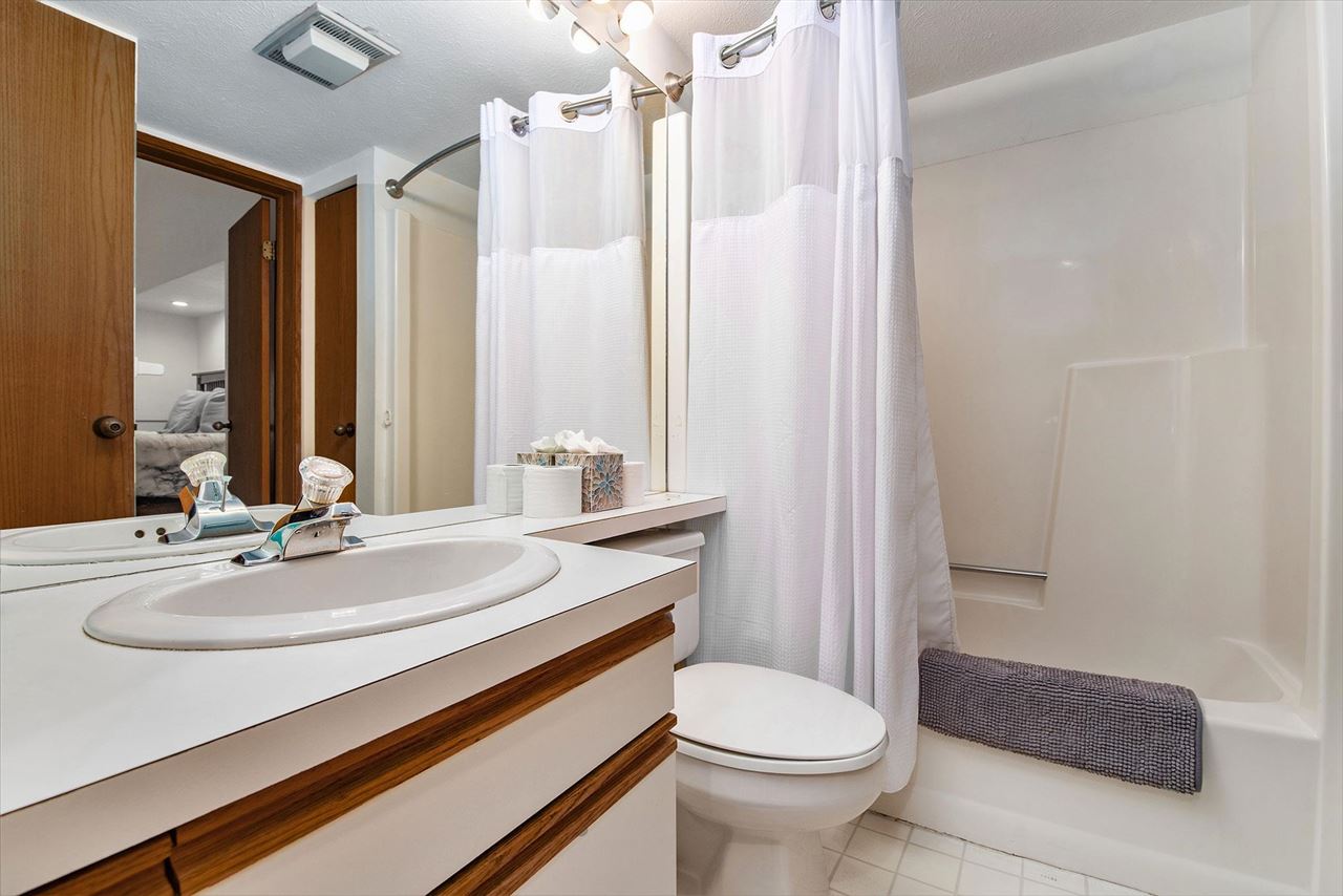 3440 N Lakeside Drive Unit: 61