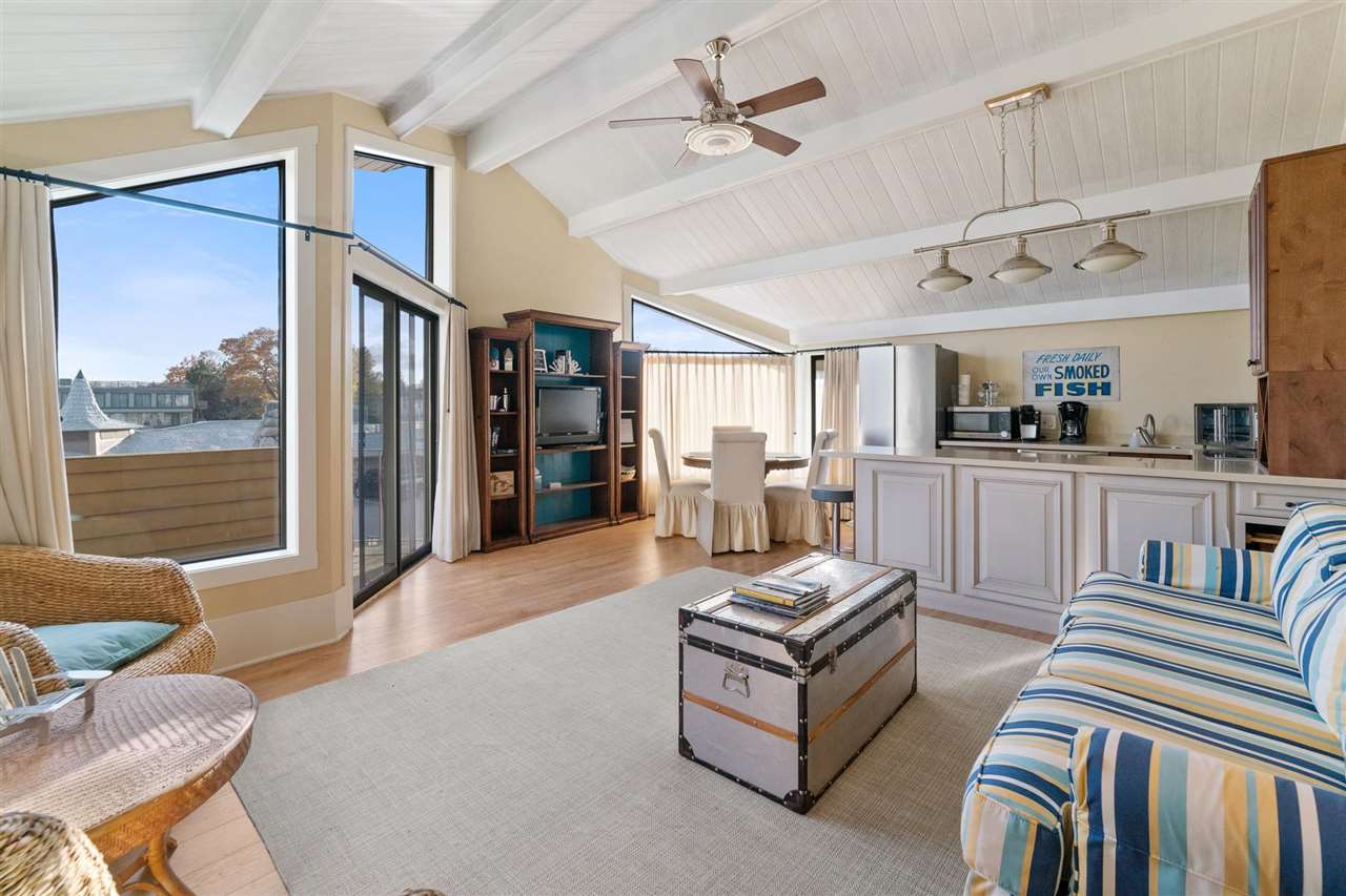 101 Michigan Avenue Unit: 200