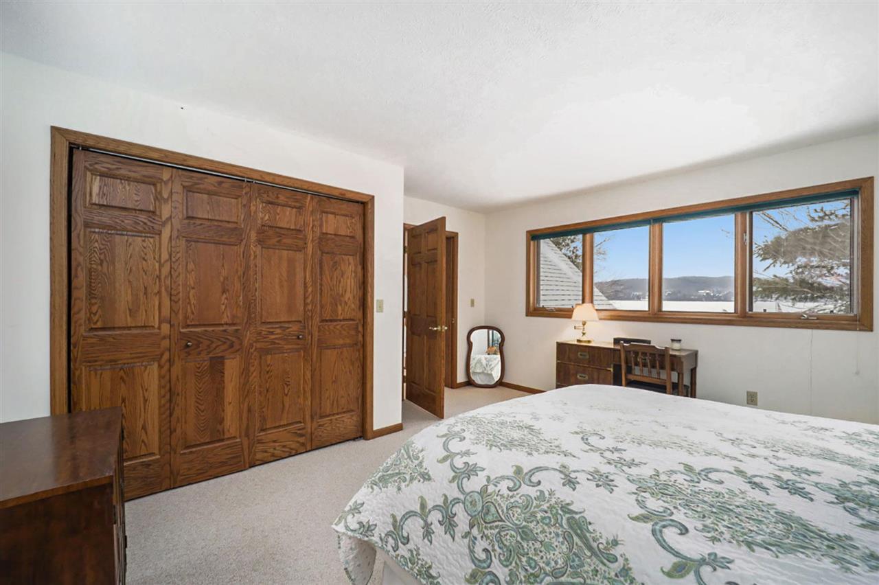 659 E Deer Lake