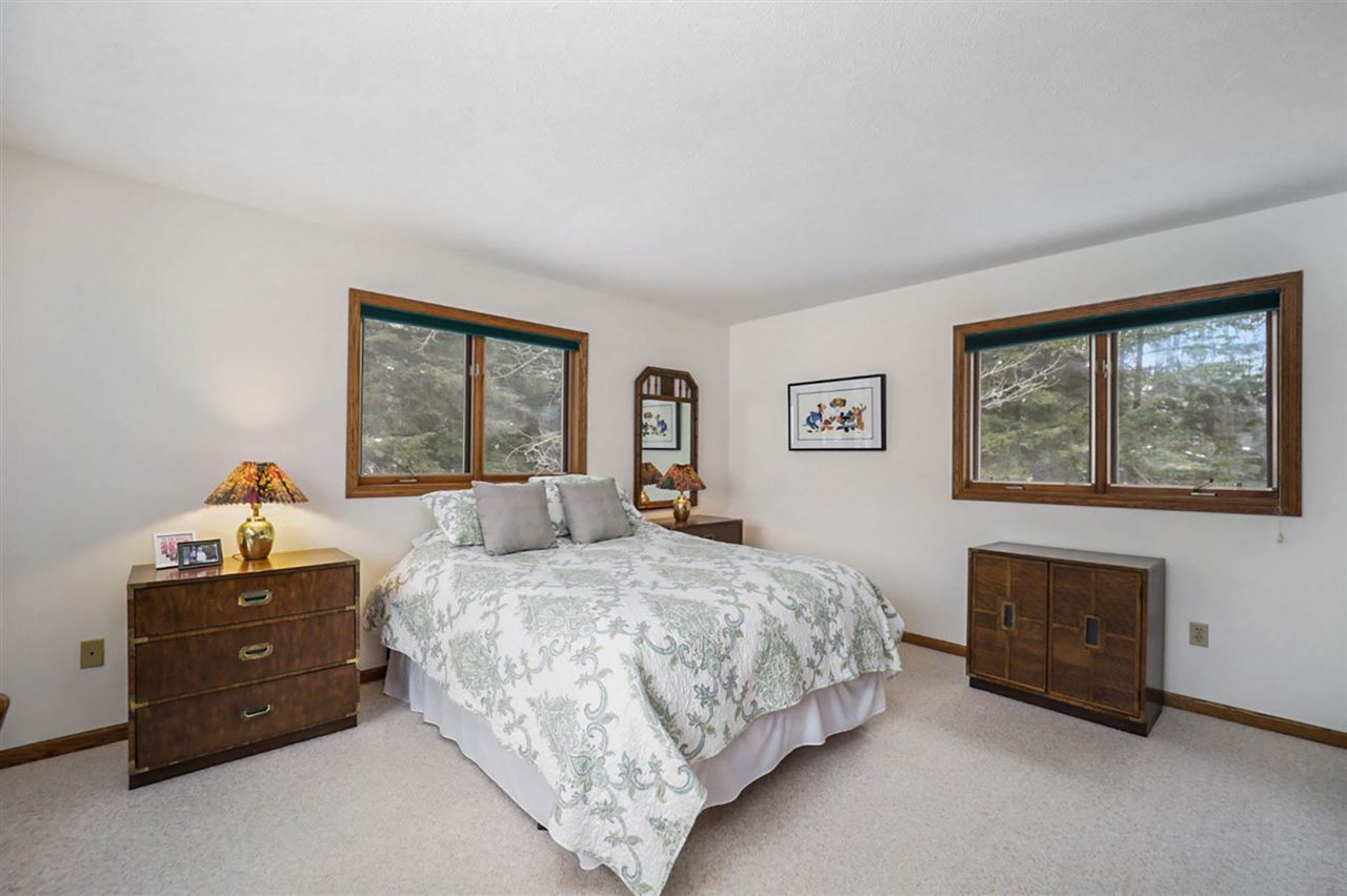 659 E Deer Lake