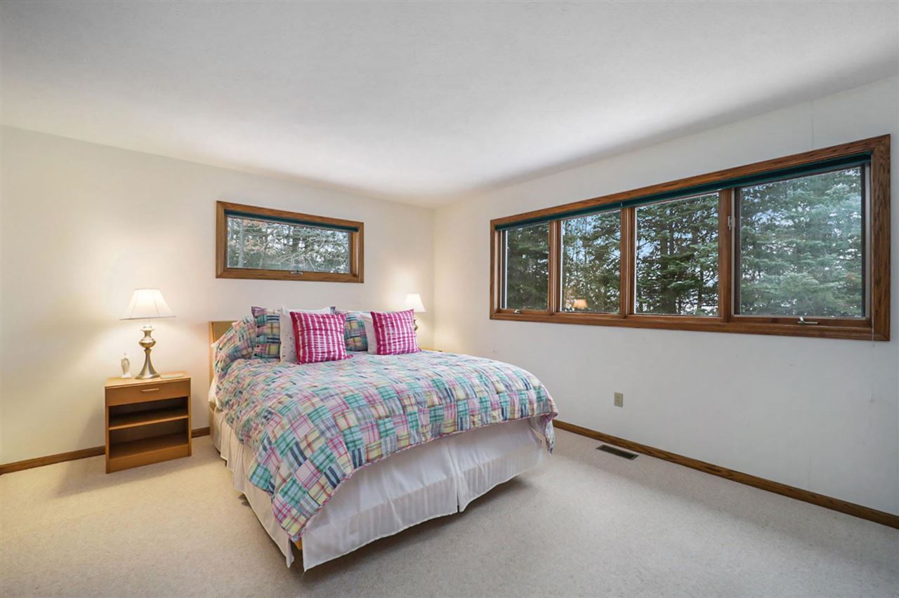 659 E Deer Lake