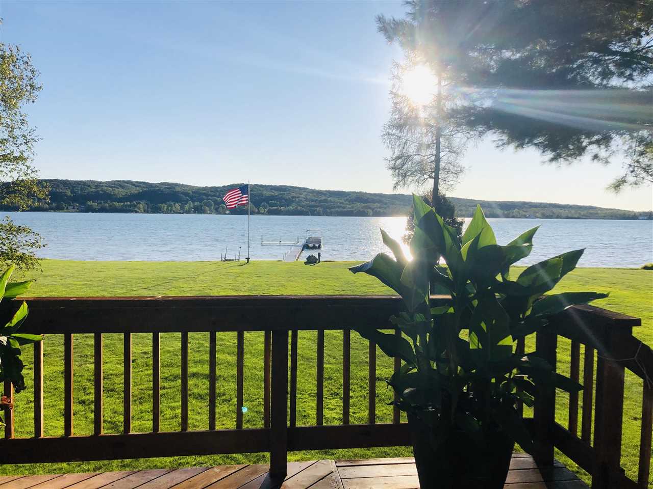 659 E Deer Lake