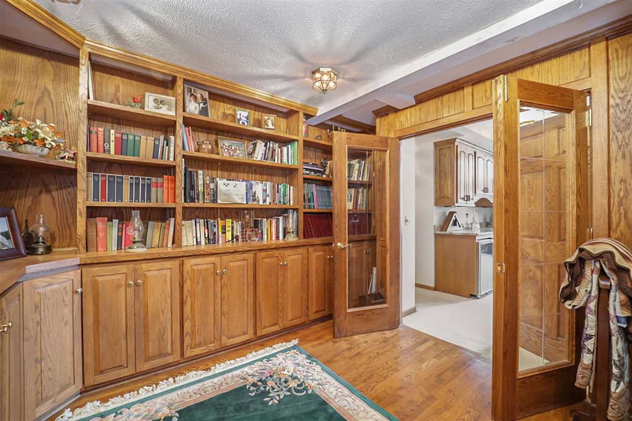 659 E Deer Lake