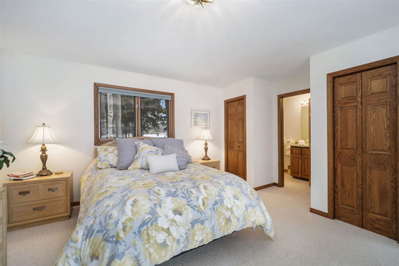 659 E Deer Lake