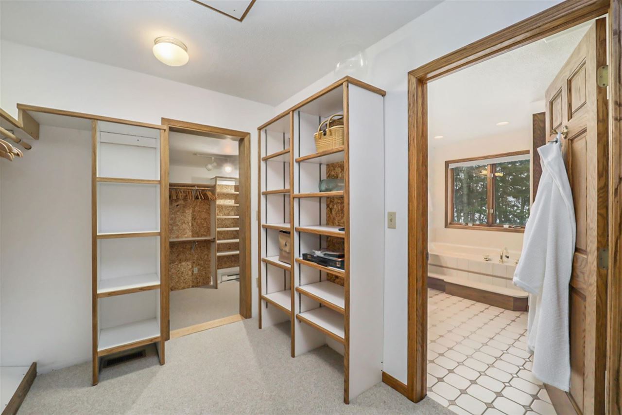 659 E Deer Lake