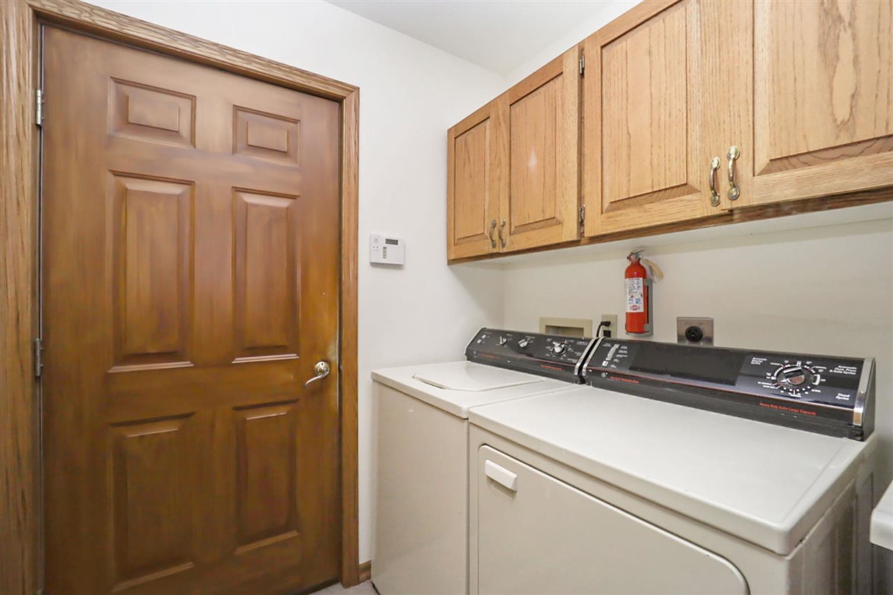 659 E Deer Lake
