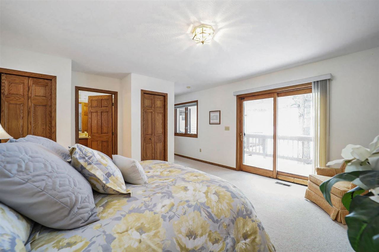 659 E Deer Lake