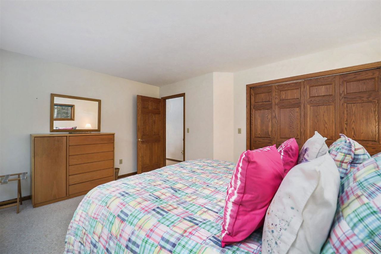 659 E Deer Lake