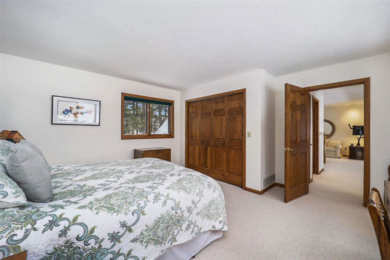 659 E Deer Lake