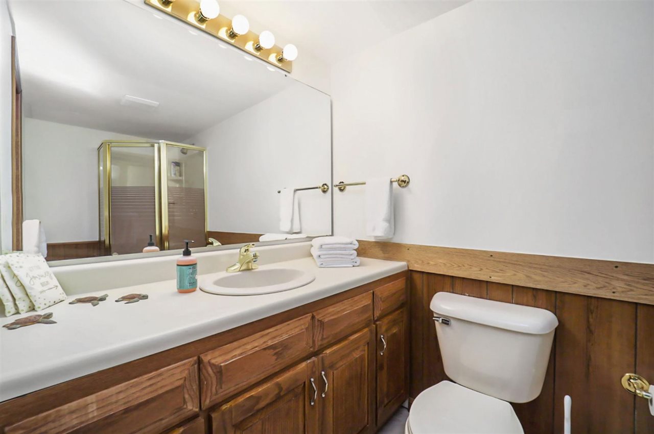 659 E Deer Lake