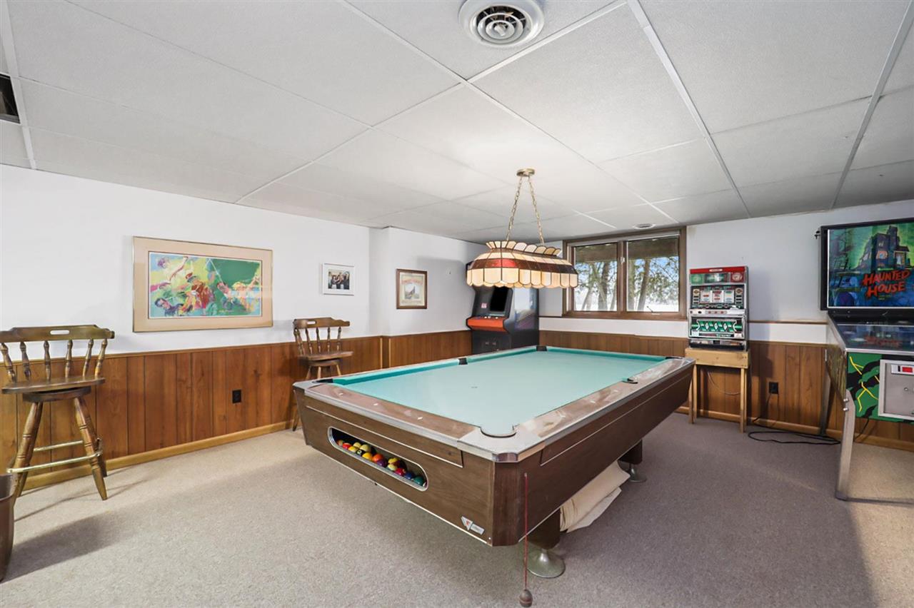 659 E Deer Lake