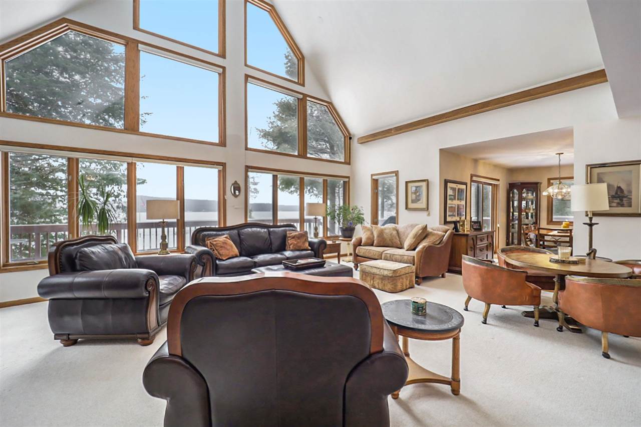 659 E Deer Lake