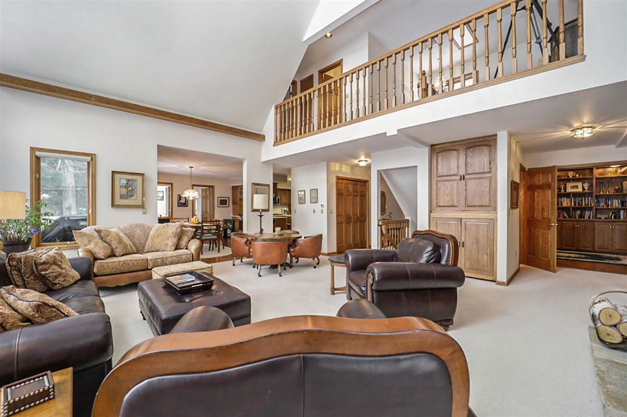 659 E Deer Lake