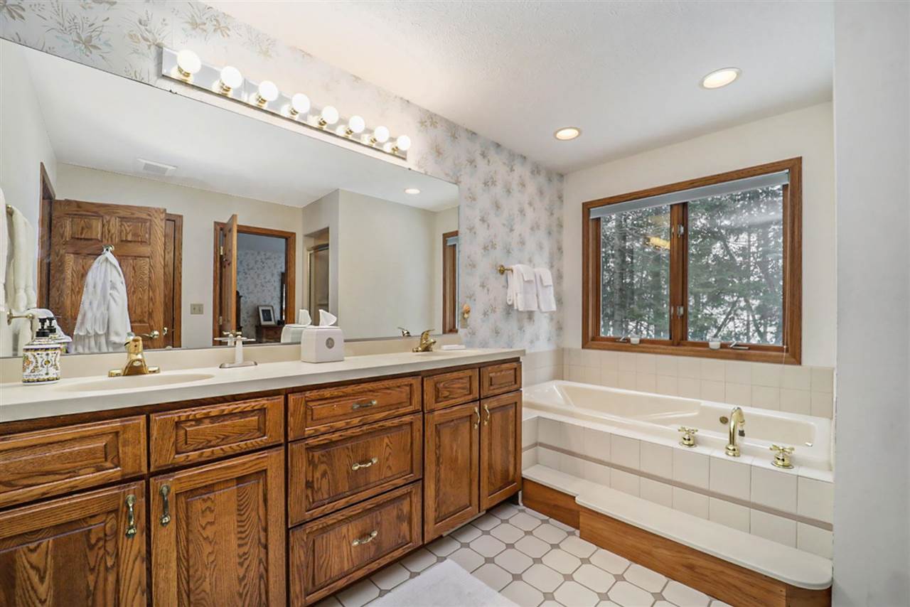 659 E Deer Lake